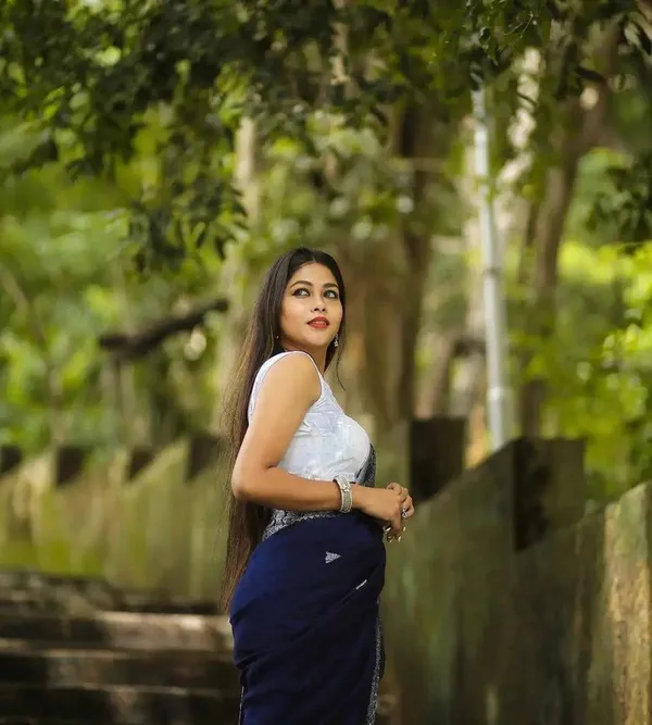 Dark_Blue_Woven_Kanjivaram_Silk_Saree_with_Saree_Cover